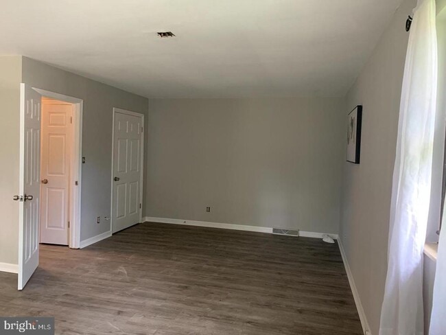 Building Photo - 63 Lincoln Dr