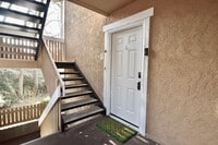 Building Photo - Remodeled 2 Bedroom 2 Bath Unit with Great Amenities!