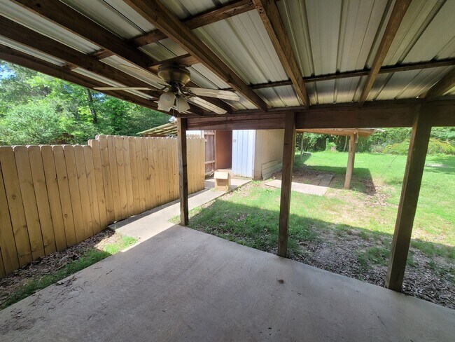 Building Photo - Sweet Gum