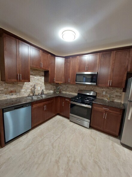 Building Photo - 709 Vale View Dr