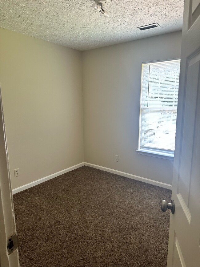Building Photo - 1107 Riviera Dr