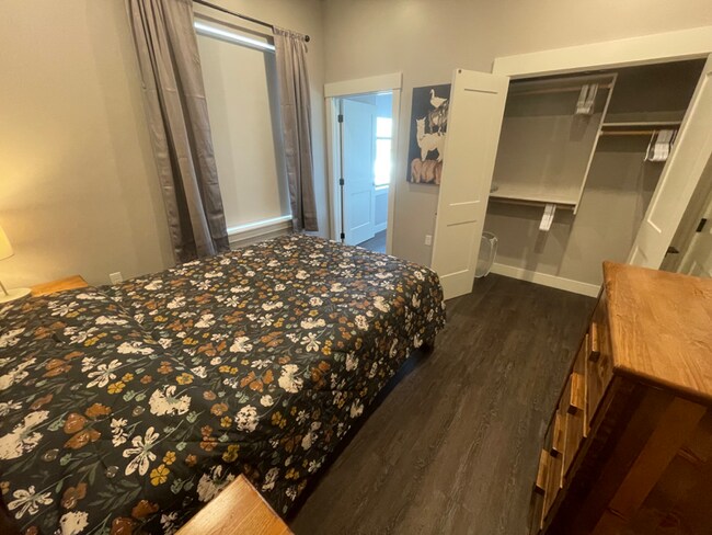 Building Photo - 605 N 7th Ave