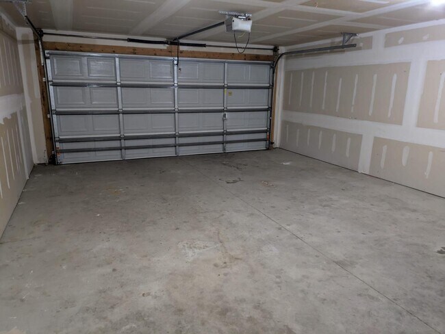 Building Photo - 1334 N Curtis Ct