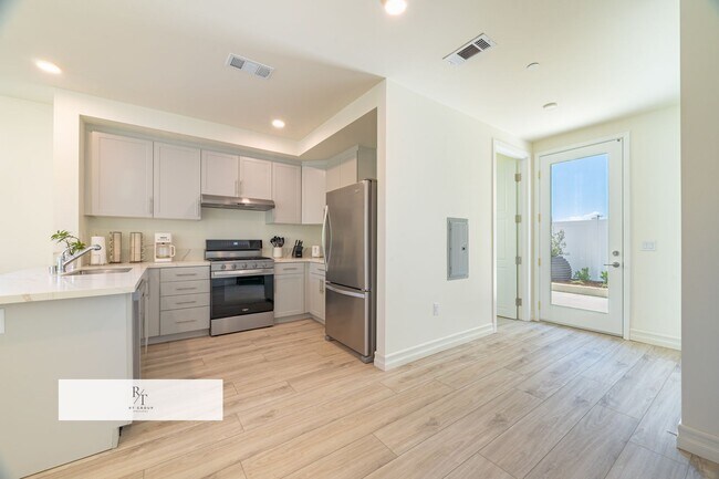 Building Photo - Whitmore Villa.