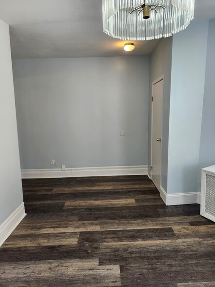 1st room - 70 Valentine St