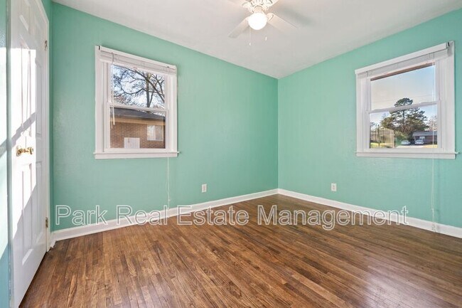 Building Photo - 2907 Beechwood Dr