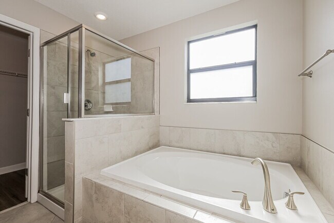 Building Photo - 9935 Ivory Dr