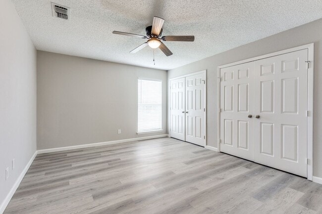Building Photo - NEWLY RENOVATED • Stunning 3 Bedroom Duplex