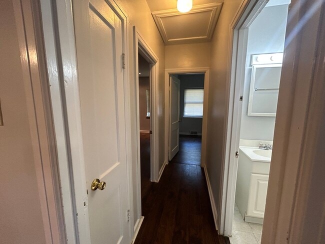 Building Photo - Available August 20th, 2026!!