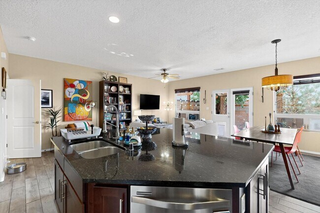 Building Photo - Sawmill District Townhouse 2/BD2/Story 2.5...