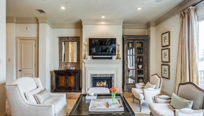 Building Photo - 2848 Woodside St