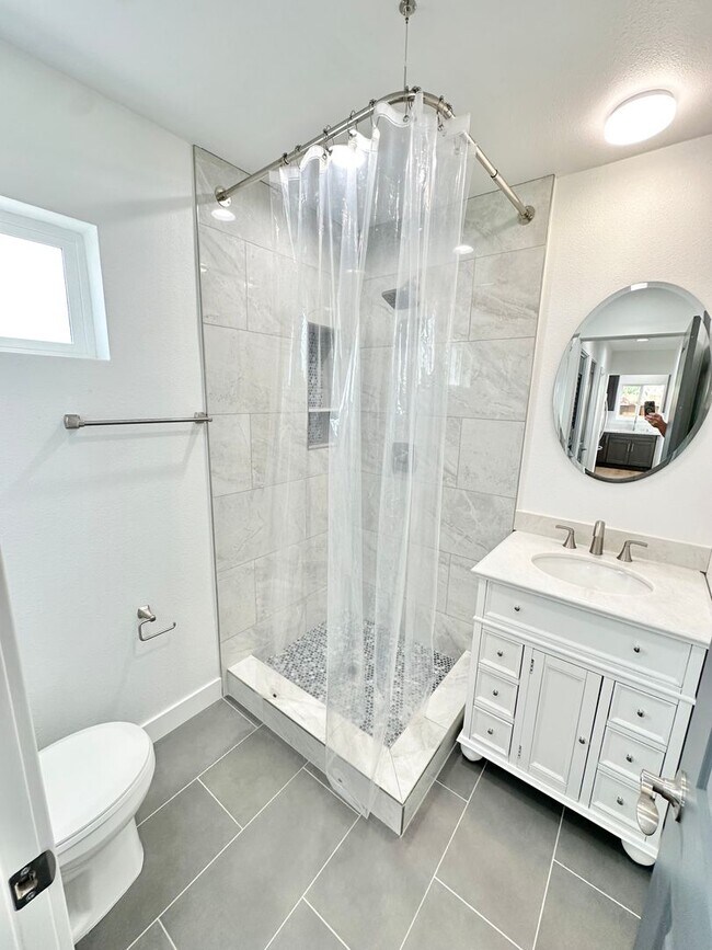 Building Photo - Stylishly Remodeled 2BD/1.5BA with Private Yard & In-Unit Laundry