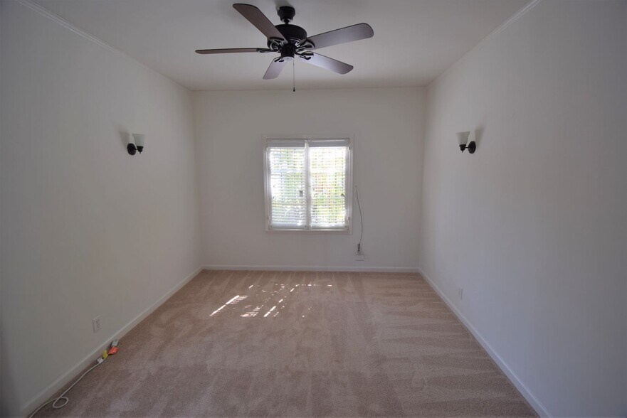 Building Photo - 1415 S Sierra Bonita Ave