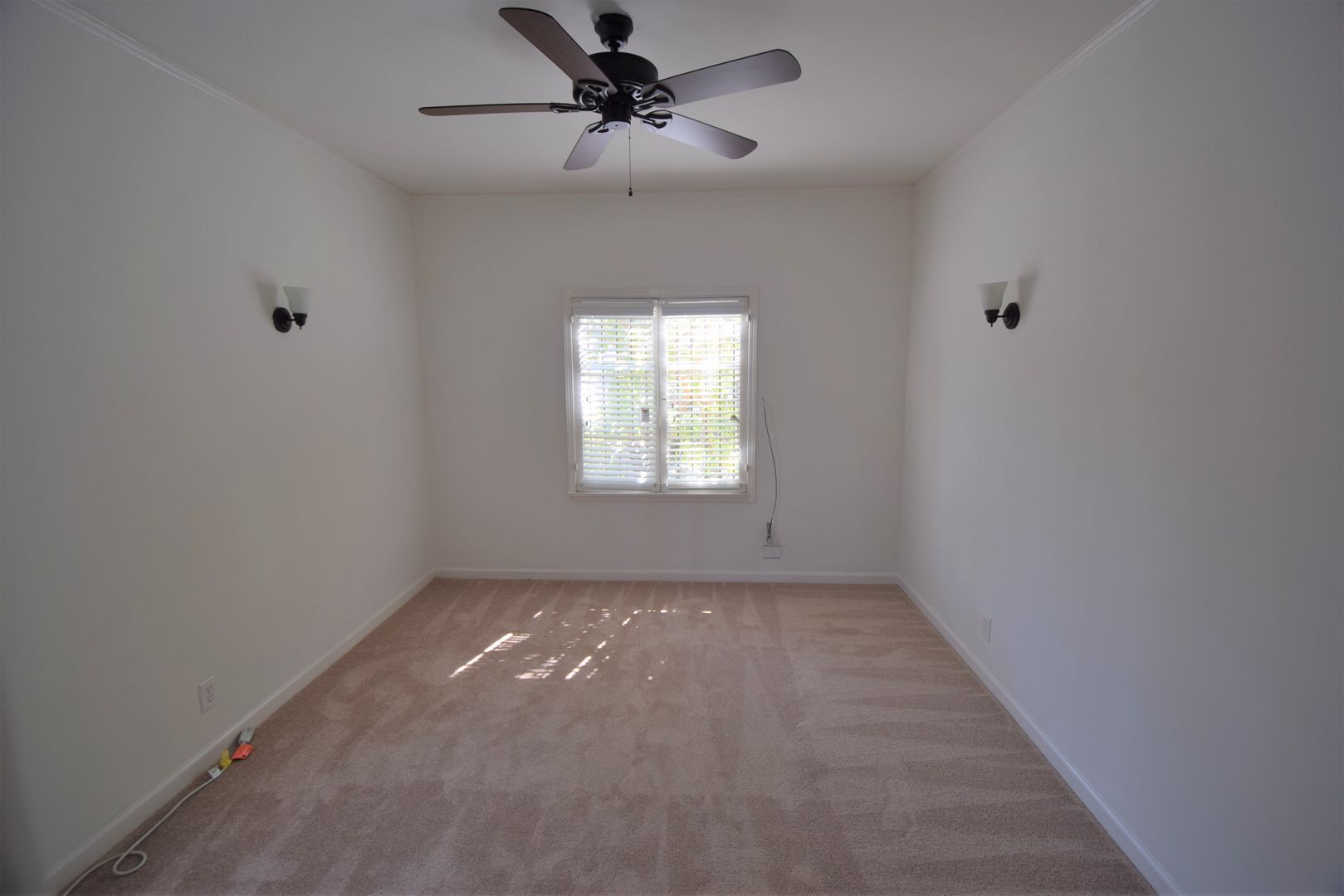 Building Photo - 1415 S Sierra Bonita Ave