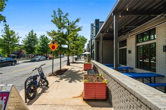 Building Photo - 958 Crew St SW