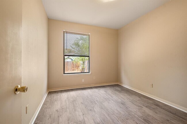 Building Photo - 508 Gregory Ct