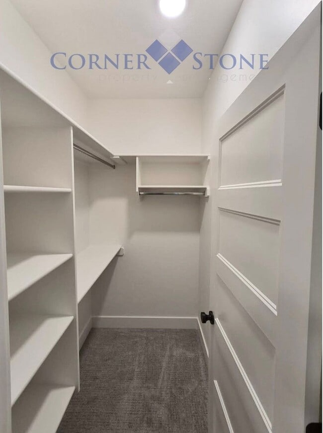 Building Photo - Stunning Northwest Meridian Gem with Designer Kitchen & Covered Patio!