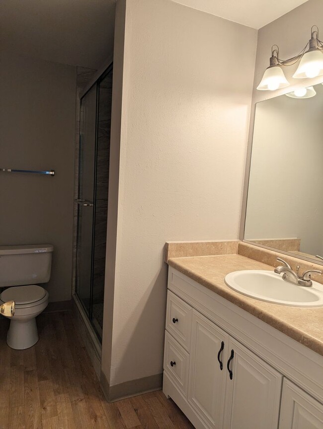 Building Photo - Beautifully Upgraded Duplex Tigard