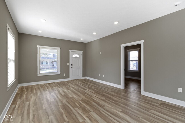 Building Photo - 1701 Barth Ave