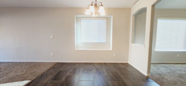 Building Photo - Stunning 4 bedroom, 2 bath home in East El Paso!