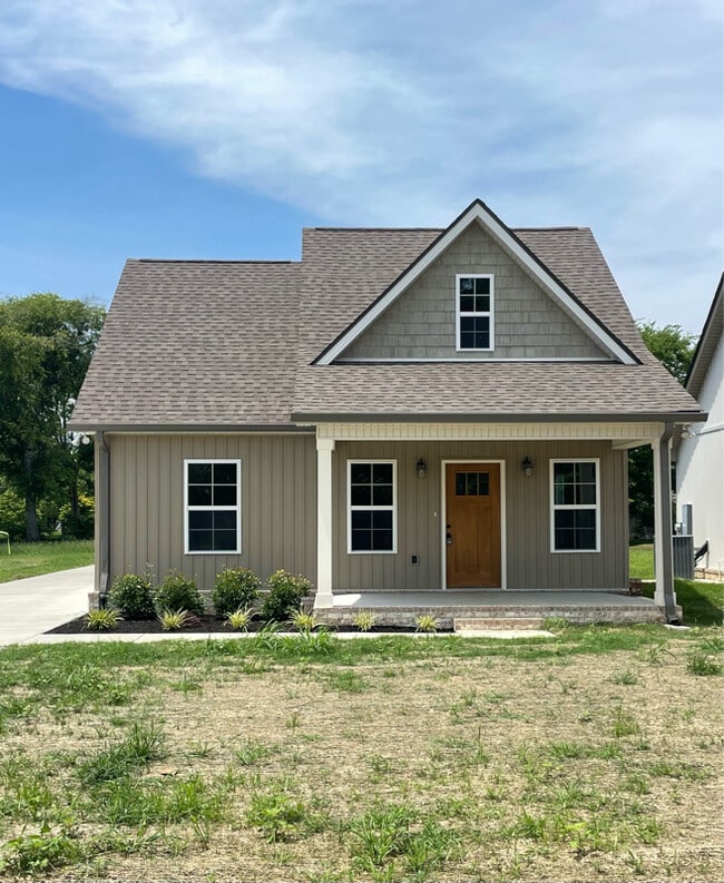 Building Photo - 696 Castle Heights Ave