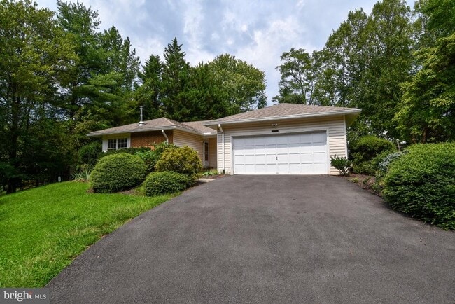 Building Photo - 16500 Sioux Ln