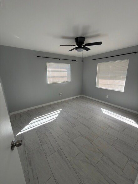 Building Photo - 2810 SW 16th Pl