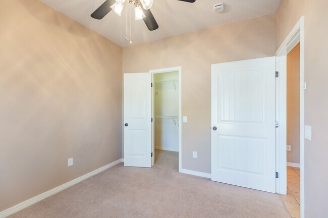 Building Photo - 3 bed 2 bath beautiful home!