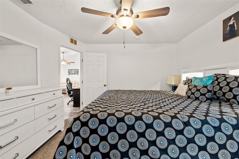 Building Photo - 6621 W Robin Ln