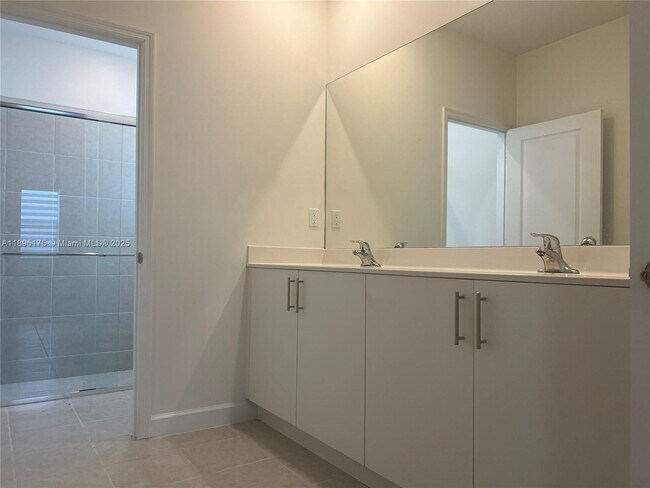 Building Photo - 16960 SW 288th Ter