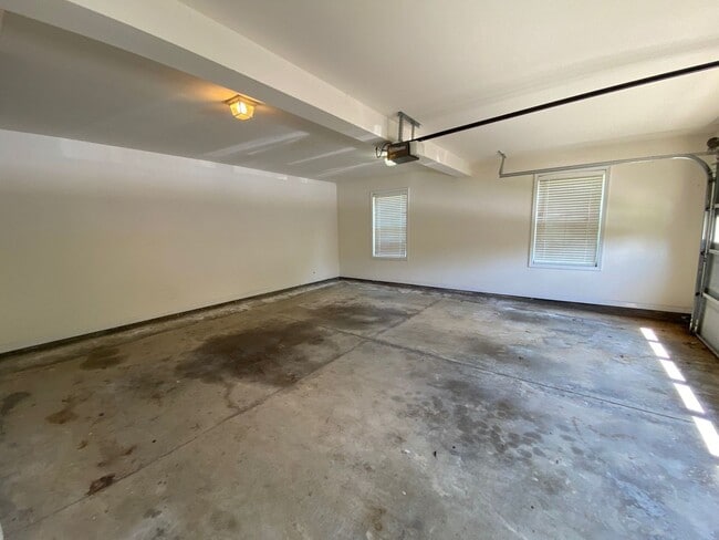 Building Photo - PRE-LEASING FOR AUGUST 2026!