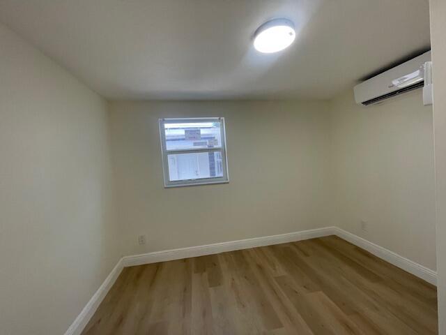 Building Photo - 302 N Tamarind Ave