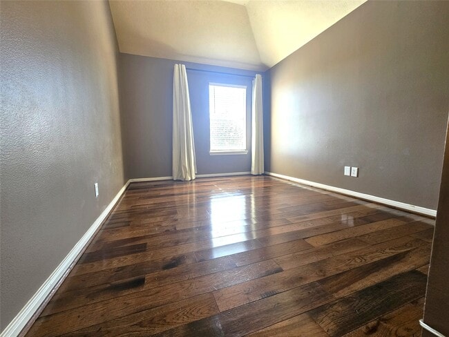 Building Photo - 1319 Park Wind Dr