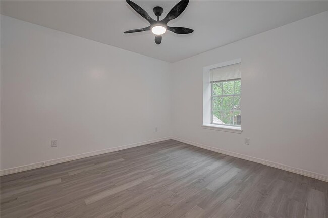Building Photo - 4160 Greystone Way