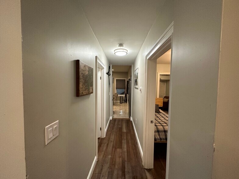 Building Photo - 2 Shelby St