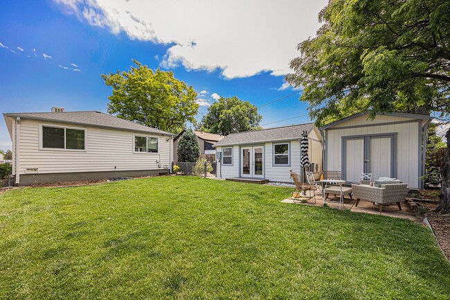 Building Photo - FURNISHED, Spacious 3 bedroom home in the heart of University!