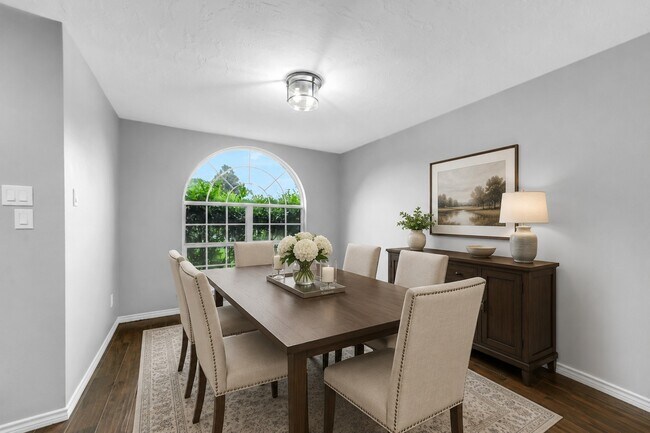 Building Photo - 2214 Shady Pine Dr