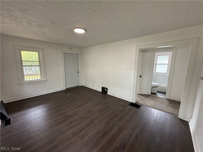 Building Photo - 778 Ravenswood St