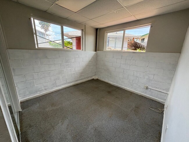 Building Photo - 1415 Kokea St