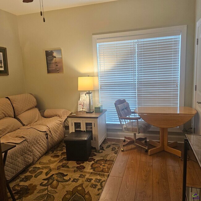 Building Photo - 316 Montview Way