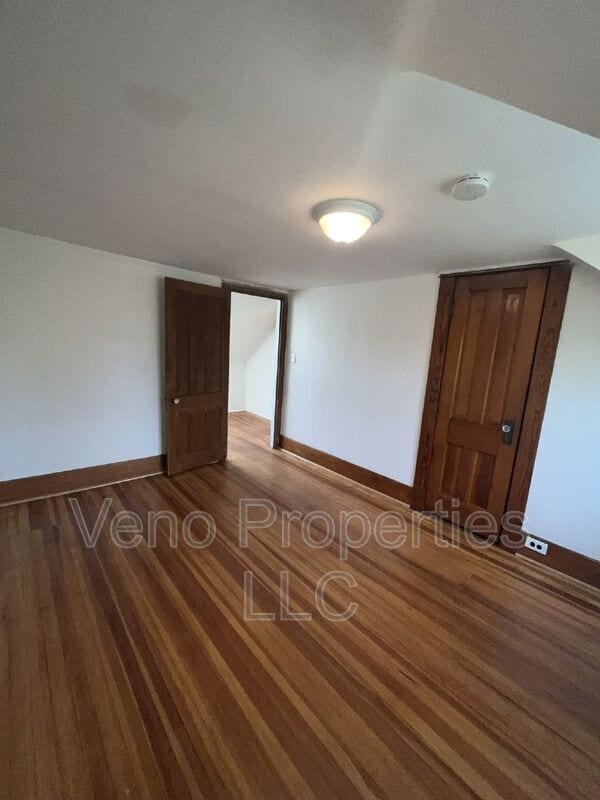 Building Photo - 32 Russell Rd