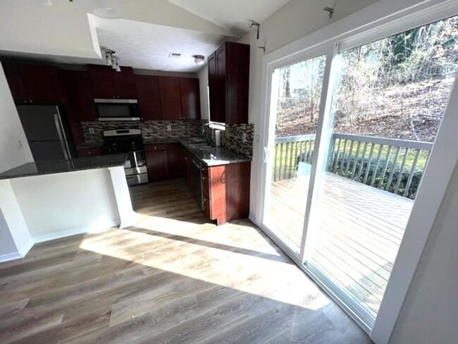 Building Photo - Location! Location! Location! Alpharetta