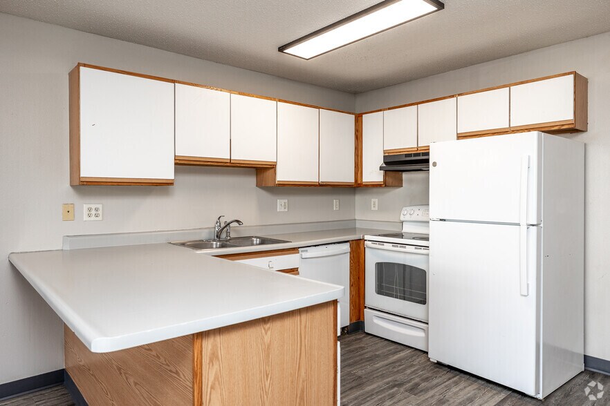 Primary Photo - Miller Avenue Estates