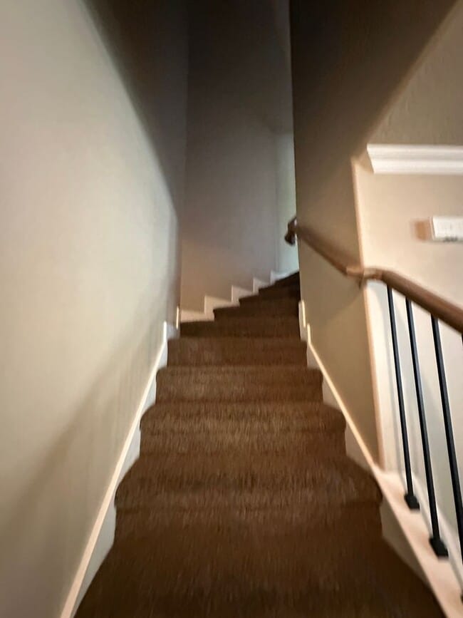 Building Photo - Dog friendly 3 Bedroom 2.5 Bath town home in Provo.
