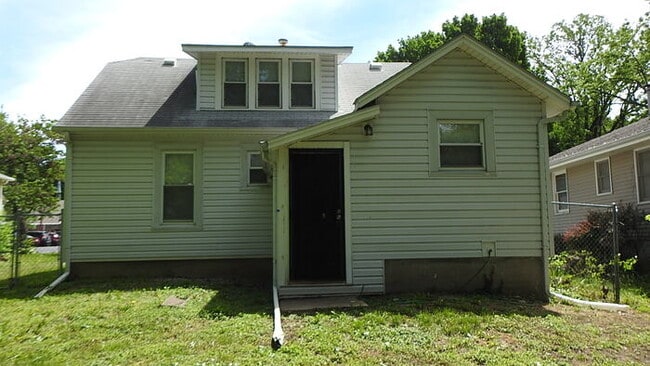Building Photo - 3bed 2 bath in Indepedence