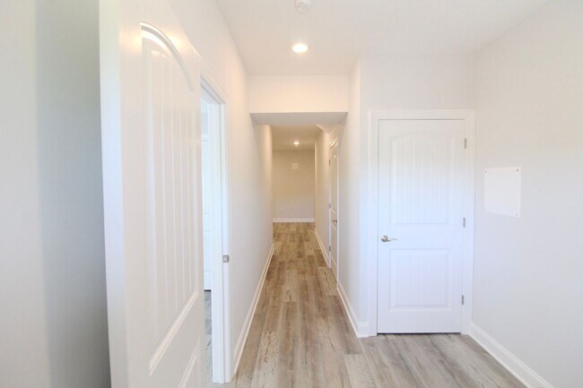Building Photo - Stylish and Spacious Townhome Near Sentara – 4 Beds | 3.5 Baths | 2,300 Sq. Ft.