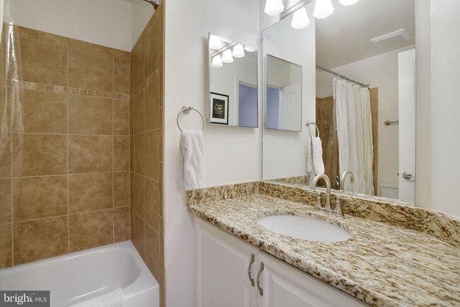 Building Photo - 4655 Lambert Dr