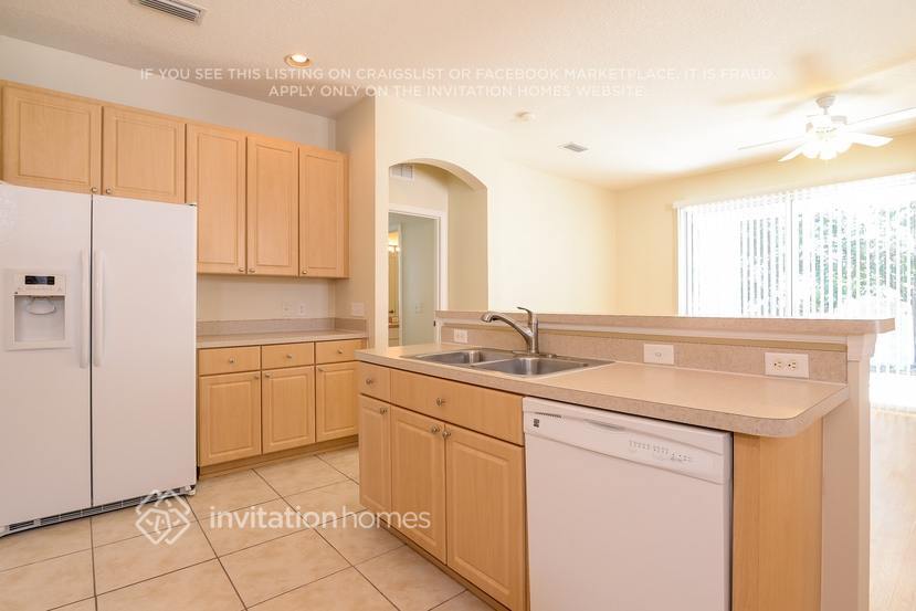 Building Photo - 3231 70th Ct E