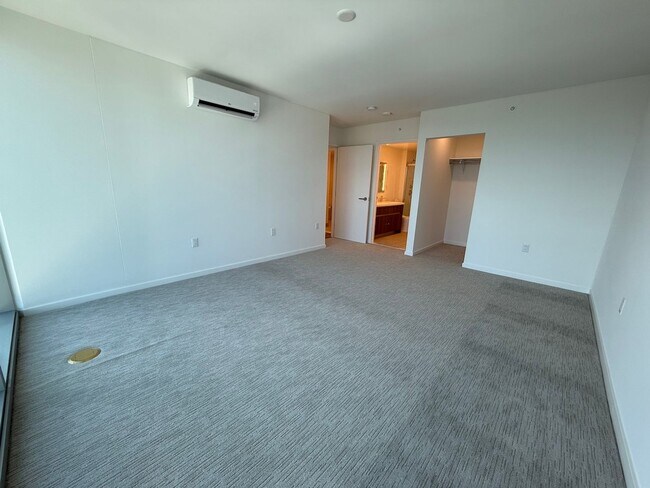 Building Photo - 1500 Rycroft St