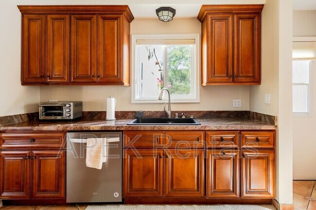 Building Photo - 477 E Vía Colusa